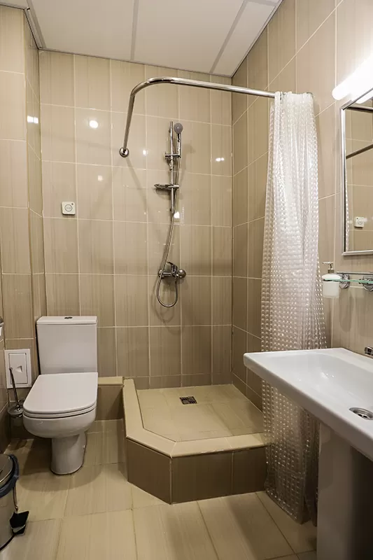 Ванная комната номера 2-местный повышенной комфортности в санатории Бештау города Железноводск - фотография