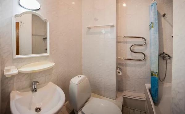 Ванная комната номера 2-местный стандарт в санатории Бештау города Железноводск - фотография