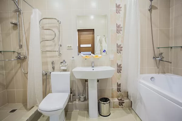 Ванная комната номера сюит повышенной комфортности в санатории Бештау города Железноводск - фотография