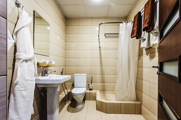 Ванная комната номера семейный повышенной комфортности в санатории Бештау города Железноводск - фотография